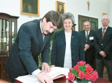 Przewodniczcy Janos Ader i marszaek Alicja Grzekowiak